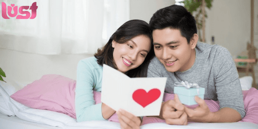 Chồng Tặng Quà Cho Vợ: 15 Ý Tưởng Ý Nghĩa Và Lãng Mạn Nhất