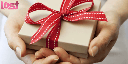 Mơ Thấy Người Yêu Cũ Tặng Quà: Điềm Báo Và Ý Nghĩa Thú Vị