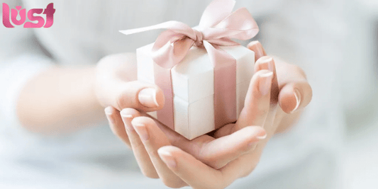 Quà Tặng Cho Người Yêu: Top Món Quà Ý Nghĩa Và Lãng Mạn Nhất