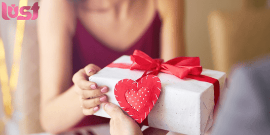 Tặng Quà Gì Cho Người Yêu Cũ? 8 Gợi Ý Tinh Tế Và Ý Nghĩa Nhất